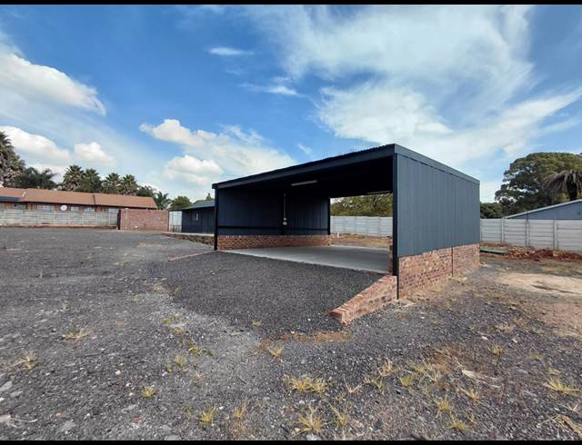 8,499M² INDUSTRIAL YARD TO LET IN BREDELL
